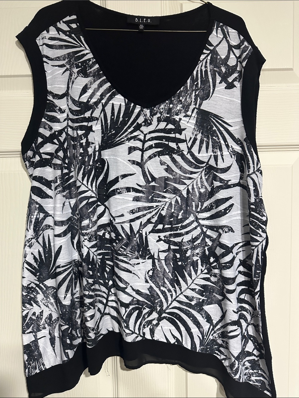 B.L.E.U. Black and White Tropical Print Sleeveless Top